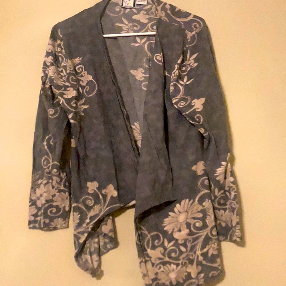 Size large women’s top